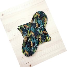 Maxi flow washable sanitary napkin in floral print pattern. Absorbent, reusable, and eco-friendly.