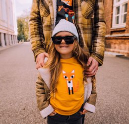 A yellow kids' sweatshirt with a fox graphic design, available in sizes 74 to 152.