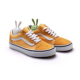  Bright yellow sneakers with white laces and soles. Designed to keep feet fresh and odor-free.