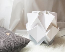 Tweekleurige origami papieren tafellamp - maat M