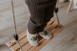  Beige children's shoes with turtle design and Gripwalk sole, available in sizes 18/19 (6-12 months) to 26/27 (2.5-3 years).