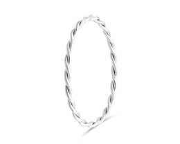 Braided silver ring with a twisted design, available in sizes 45 to 65. Suitable for stacking with other rings.