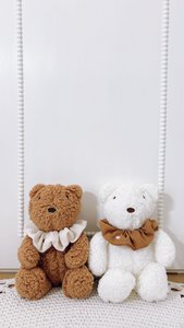 Kuscheliger Spielzeug Teddy mit knusprig