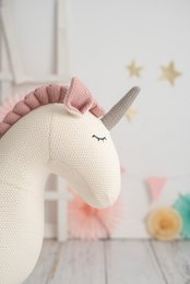 Weißes Maxi-Einhorn-Plüschtier aus 100 % Baumwolle, 110 x 33 x 83 cm