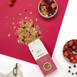 Granola with red forest fruit, wild blueberry, and flaked almond. Gluten-free, organic, and bio.