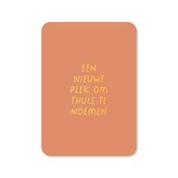  Greeting card with gold foil text "Een nieuwe plek om thuis te noemen" (A new place to call home) on an orange background.