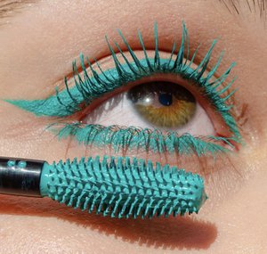 Grüne Wimperntusche