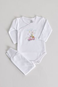 Offener Seitenkörper mit Strumpfhosenhase auf dem Motorrad