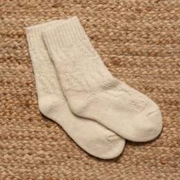 Knitted wool socks for kids in natural color, available in sizes 5-6 years, 6-7 years, 7-8 years, and 10-11 years.