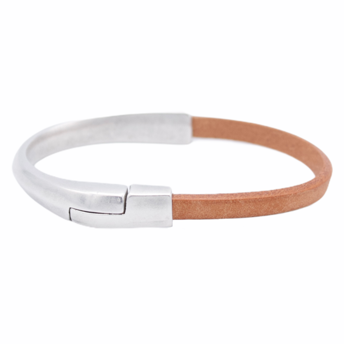 AMACAYACÚ (silver) leather bracelet with magnetic closure