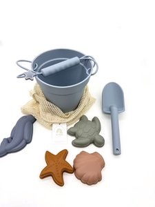 Silicone beach toys (bucket, shovel and 4 accessories)