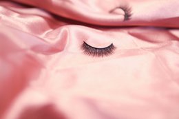 Lovely Lashes Deluxe Kit mit schwarzem Eyeliner