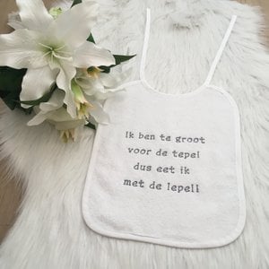 Lätzchen Ich bin zu groß für die Brustwarze, also esse ich mit dem Löffel