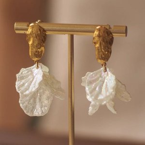 Elegante weiße Meerjungfrau -Schwanzohrringe