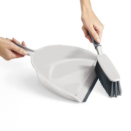 Mery - Zestaw szufelki i szczotki, Ergonomiczny uchwyt, Guma z podwójnym klipsem, Wysokiej jakości włosie, Krawędzie, Szczotka do czyszczenia, Przenośny, 23 x 34 cm, Szary/Czarny
