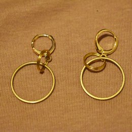 Boucles d'oreilles Welcome Huggie