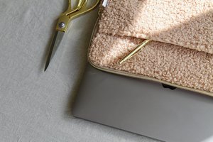 Blue Tit laptop case (13 inches) Mono Teddy Warm Nude
