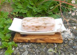 Seifenablage Porzellan auf Olivenholzfuß
