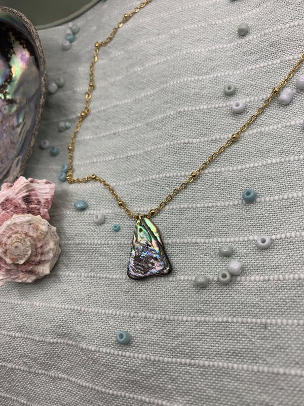 Naszyjnik z muszli | Paua/Abalone 40 cm złota, ręcznie robiona biżuteria plażowa ze stali nierdzewnej