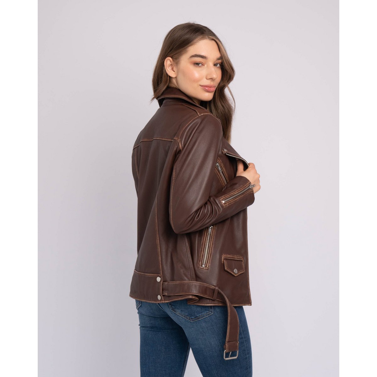 Berlin │ Übergroße Lederbikerjacke