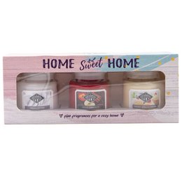  Set of 3 scented candles in a home-themed gift box. Includes candles with fragrances of lavender, vanilla, and cinnamon. Candles are round in shape and come in a variety of pastel colors.