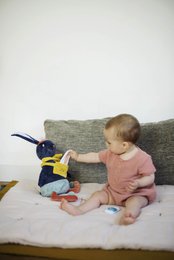 Gabin Activity Rabbit (på lager 15. februar 2023)