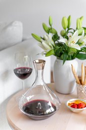 EDZARD decanter carafe Frederick, hand-blown crystal glass with platinum rim, H 27 cm, capacity 2.1 liters