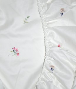 Satin-Spannbettlaken „Midsummer Back“.