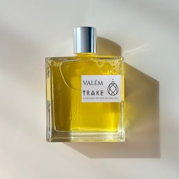  Botanic 12 Dry Oil - Lightweight nourishment with 12 natural oils, vegan and fast-absorbing. Includes a blend of natural oils for face, body, and hair.