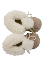 Soft, plush suede sheepskin slippers in a blush rose color, perfect for babies. Features a cozy, fluffy interior and a small size.