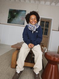  Blue and white patterned scarf, 100cm, geometric design, lightweight fabric, versatile neck wear accessory.