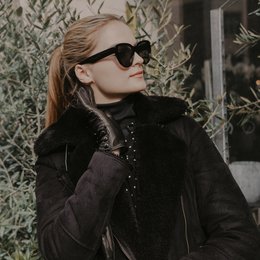 Leather gloves with button cuff in black, chocolate, and cognac colors. Sizes 6 to 8.5 available. Classic style with a modern touch.