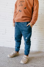 Long blue sweatpants with a constellation print, suitable for kids. Available in sizes 2-3, 4-5, 6-7, 8-9, and 10-11.