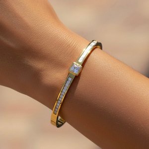 SQUARE – Starres Armband aus Stahl, Gold und Zirkon