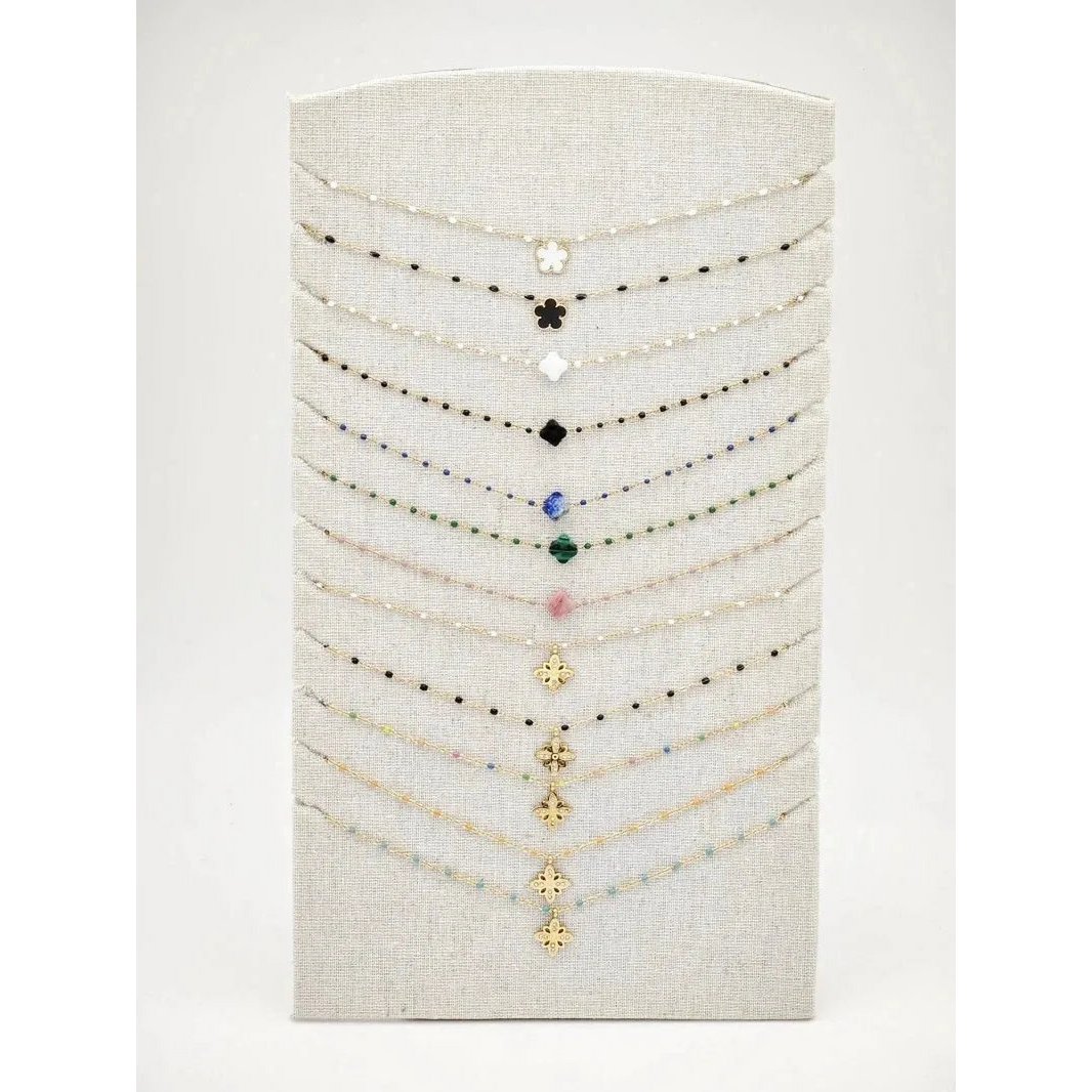 Muchas joyas con exhibición.
