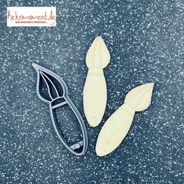 Paintbrush for baking decorations, made of plastic material in a leaf-like shape.