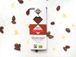 Organic milk chocolate bar with effervescent lemon caramel pieces, 10 individually wrapped 80g servings in a box.