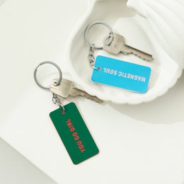 2 GROENE EN BLAUWE BADGE SLEUTELHANGERS HF