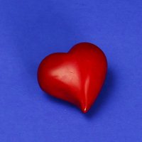 069 heart lovely red med. - Soapstone
