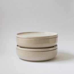 Bowl 22 cm with lid/plate Hollyhock - sand & speckles - 1,000 ml