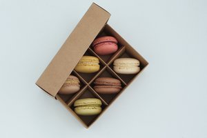 6 | Nutty Box Maxi Macarons