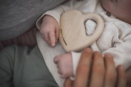 Baby rangle gribe legetøj "tæt på hjertet" | træ rangle | Babylegetøj lavet af egnstræ | baby rangle | Lydlegetøj fra 1 år | 100% lavet i Tyskland