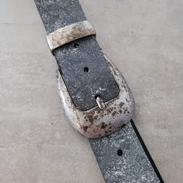 Bælte til kvinders læder brillanter bredt titanium