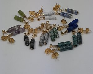 oorknopjes met edelsteen cubes