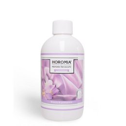 Floral-scented laundry perfume in a 500ml bottle. Features a light, fresh spring breeze fragrance.