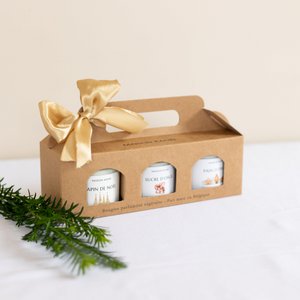 Schachtel mit Weihnachtskerzen – Parfums in limitierter Auflage (3 x 120 ml) – transparentes Glas