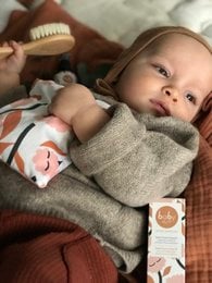 Soft, organic tummy comfort pillow with soothing herbs for babies. Provides gentle support and relaxation.