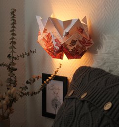 Papierowy kinkiet origami - jesienny wzór