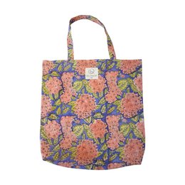  "Floral printed cotton tote bag N°121 - A stylish and versatile shopping bag featuring a vibrant floral print in shades of blue, green, and pink. The cotton material is durable and easy to clean."

The image shows a floral printed cotton tote bag. The bag has a vibrant floral pattern in shades of blue, green, and pink. The pattern features various flowers and leaves, creating a visually appealing and stylish design. The bag appears to be made of a durable cotton material, making it suitable for everyday use as a shopping bag.