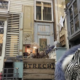 Wooden storage box/crate with "Utrecht" text, featuring a rustic, vintage design with distressed wood and metal accents.